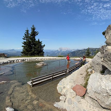 Fit_mit_Aussicht_Steinplatte_Kneippen