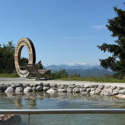 Fit_mit_Aussicht_Steinplatte_Kneippen