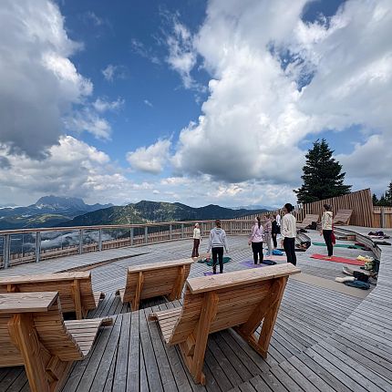 Fit_mit_Aussicht_Yoga_Steinplatte