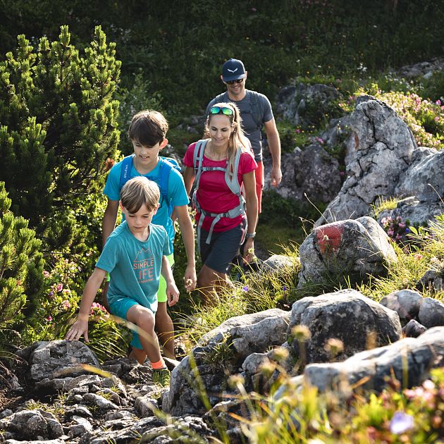 004 Social Media Steinplatte Sommer Familie - WEB