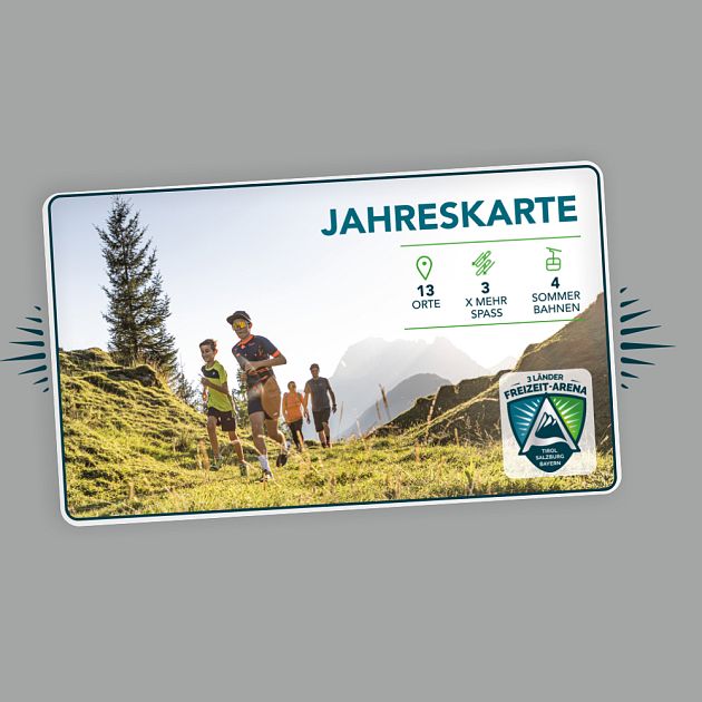 3 Länder Freizeit-Arena Teaser: 4 Personen am Berg bei Sonnenschein wandern gut gelaunt