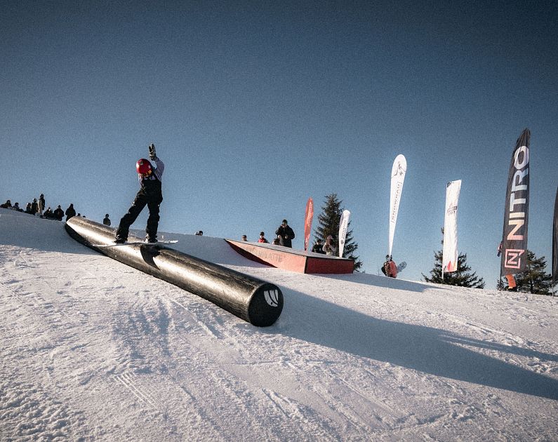 Boarden Snowpark Steinplatte