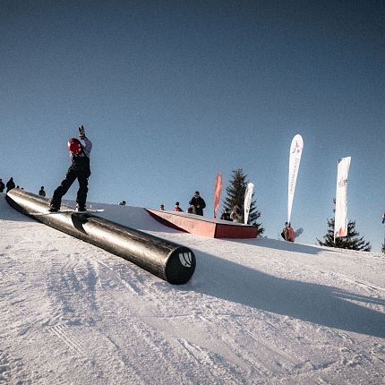 Boarden Snowpark Steinplatte